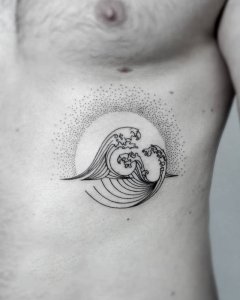 腰侧海浪纹身图案