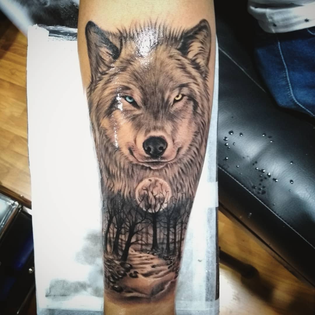 小臂写实森林系狼纹身图案