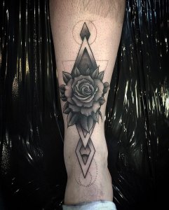 小腿黑灰几何图形玫瑰纹身图案
