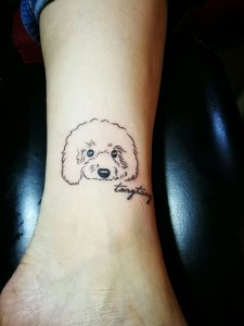 美女脚踝温暖贴心的简笔狗狗肖像纹身图案