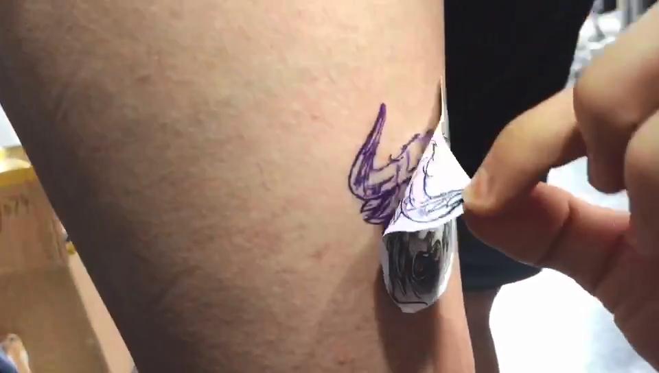 大腿牛头纹身图案纹身师操作视频